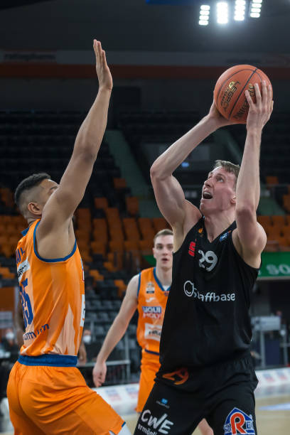 持顶尖水平 持顶尖水平